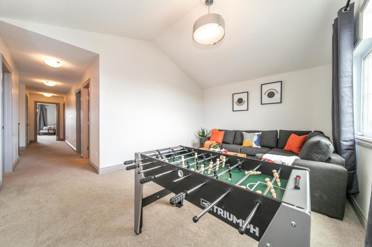 Lakeview Luxury Home - Double Garage Parking - Foosball Table - King Beds - Fast Wi-Fi -Free Netflix Edmonton Extérieur photo