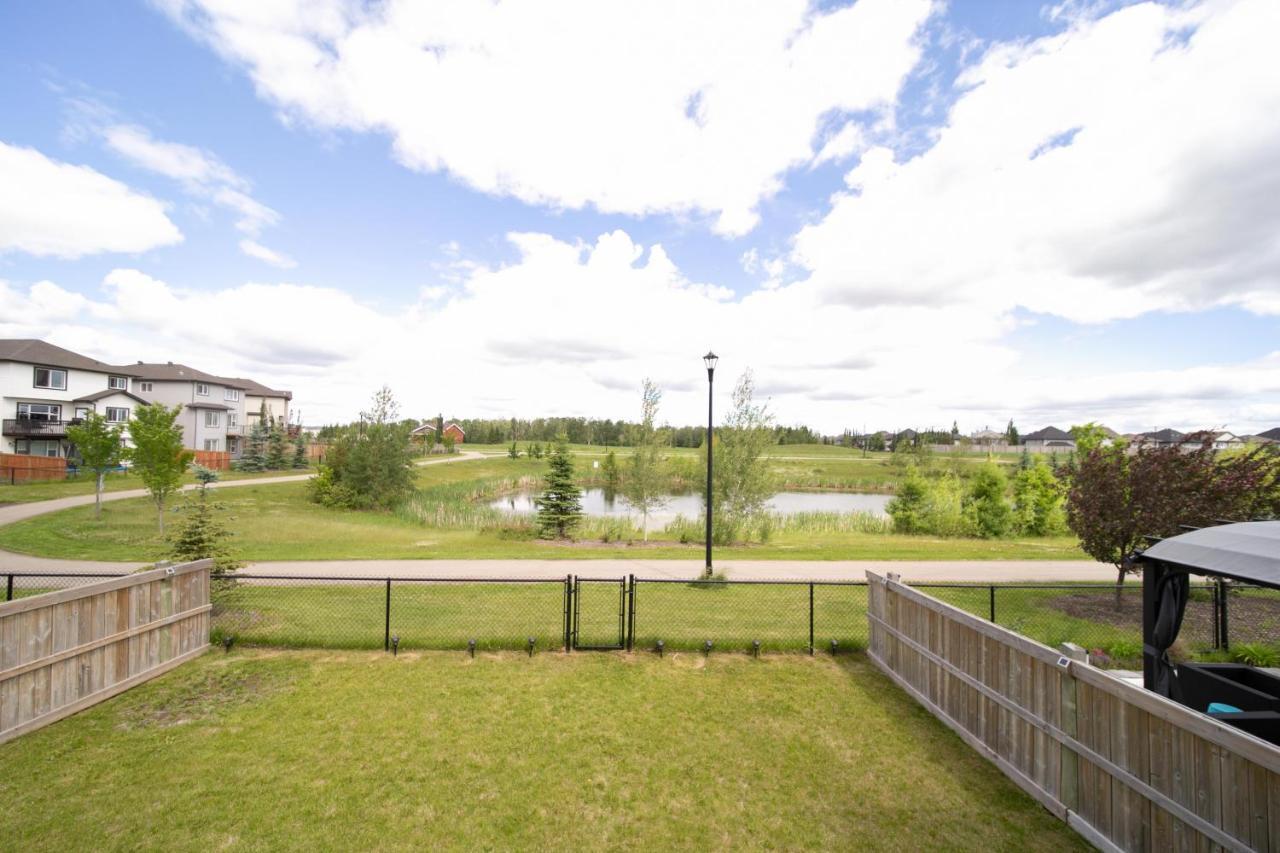 Lakeview Luxury Home - Double Garage Parking - Foosball Table - King Beds - Fast Wi-Fi -Free Netflix Edmonton Extérieur photo