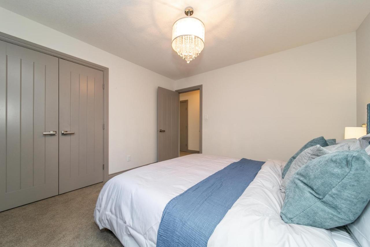 Lakeview Luxury Home - Double Garage Parking - Foosball Table - King Beds - Fast Wi-Fi -Free Netflix Edmonton Extérieur photo