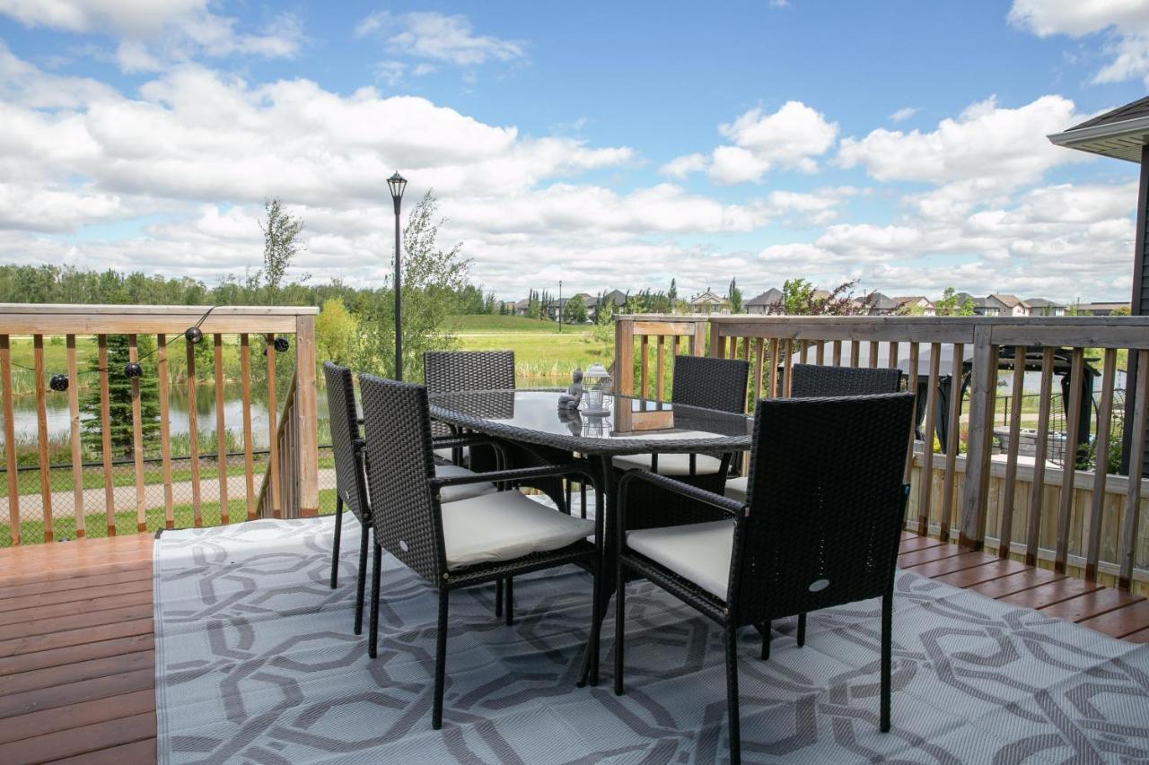 Lakeview Luxury Home - Double Garage Parking - Foosball Table - King Beds - Fast Wi-Fi -Free Netflix Edmonton Extérieur photo